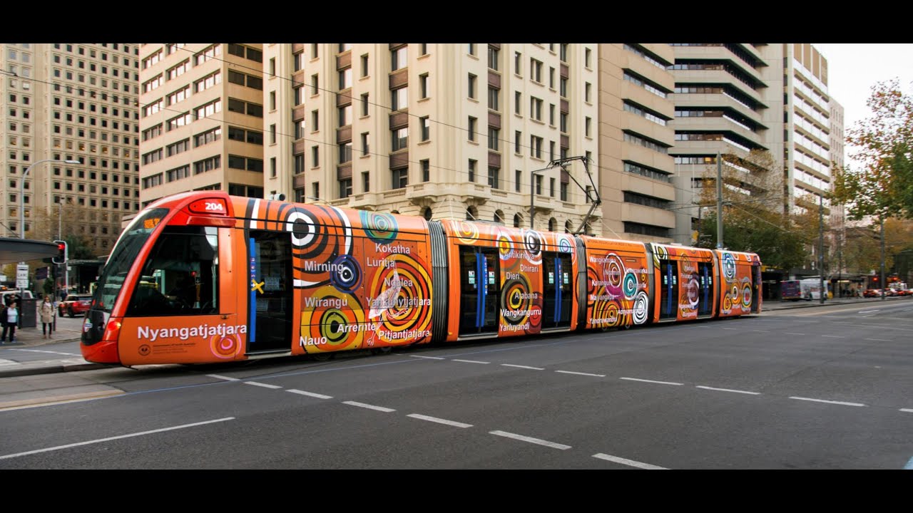 Kardi Munaintya tram wrap