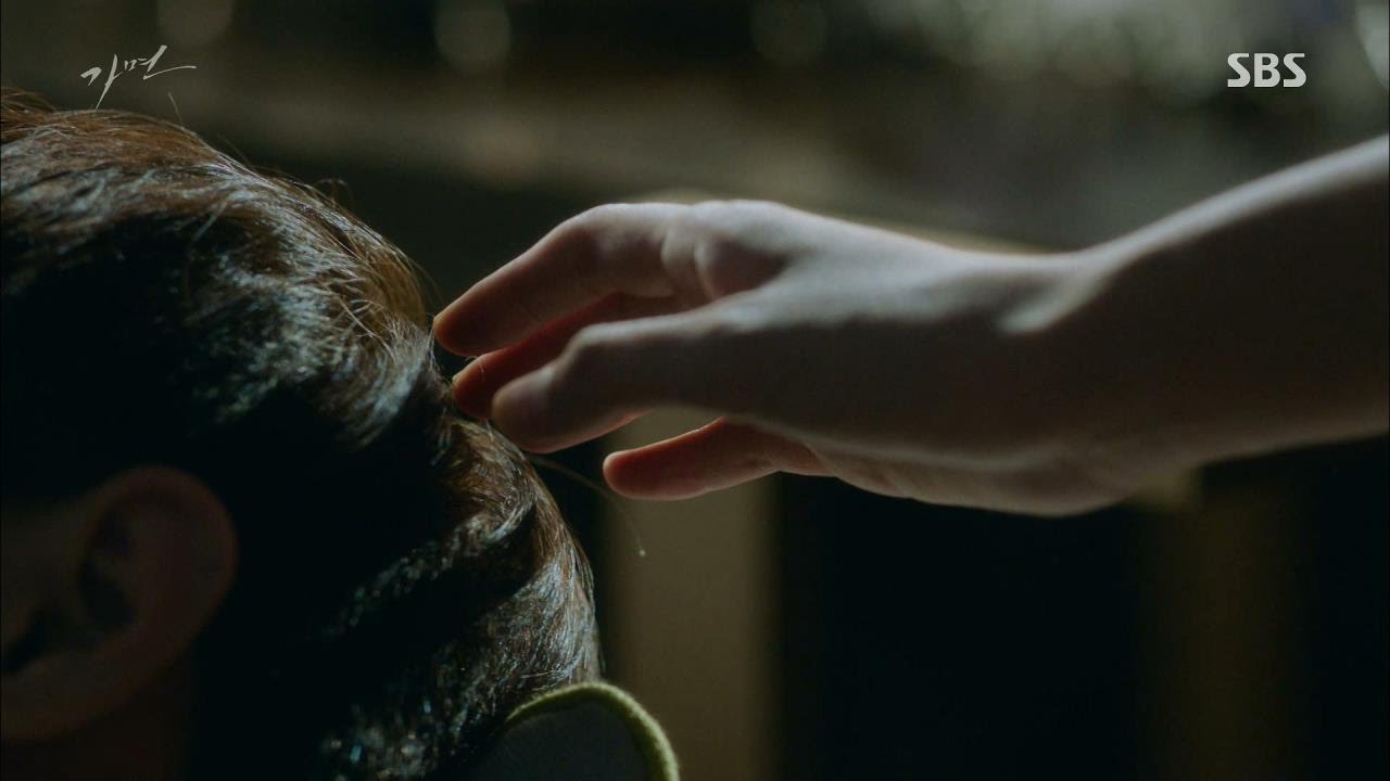 수애, 소파 위 잠든 주지훈에 스킨십 시도 '애틋' @가면 20150701