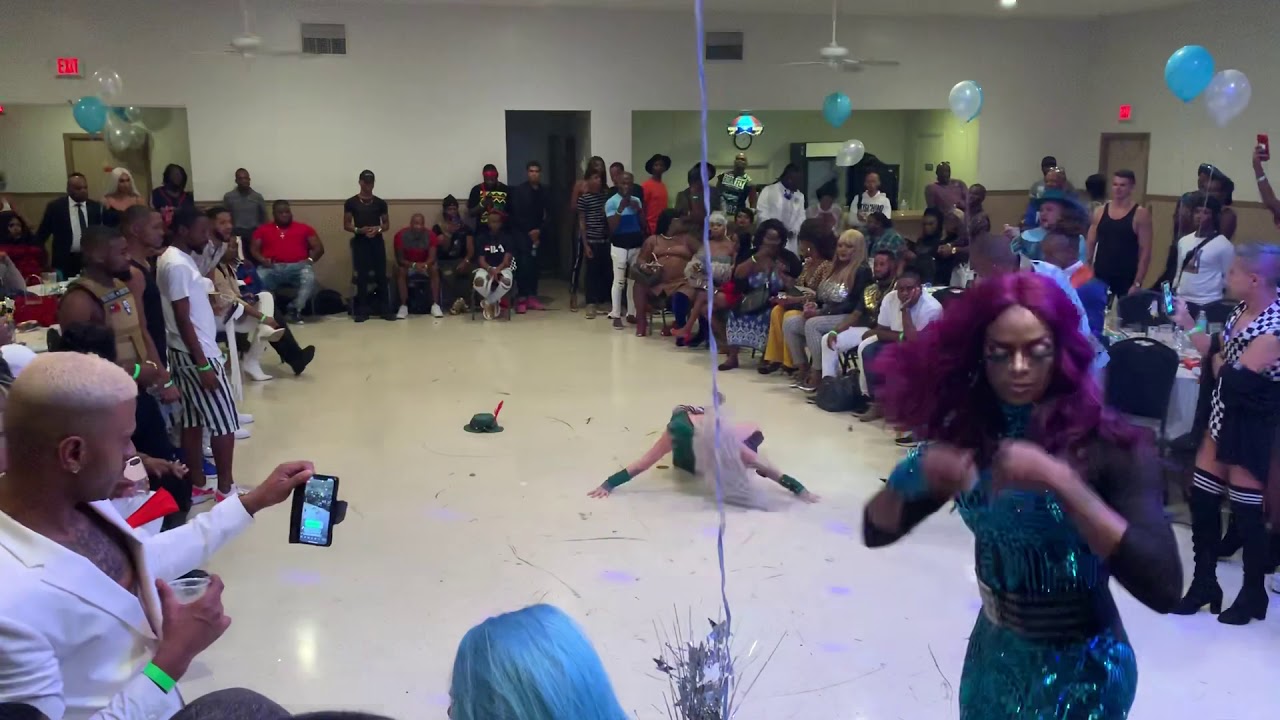 FEMALE FIGURE PERFORMANCE 10S @ WINTER WONDERLAND BALL 2019