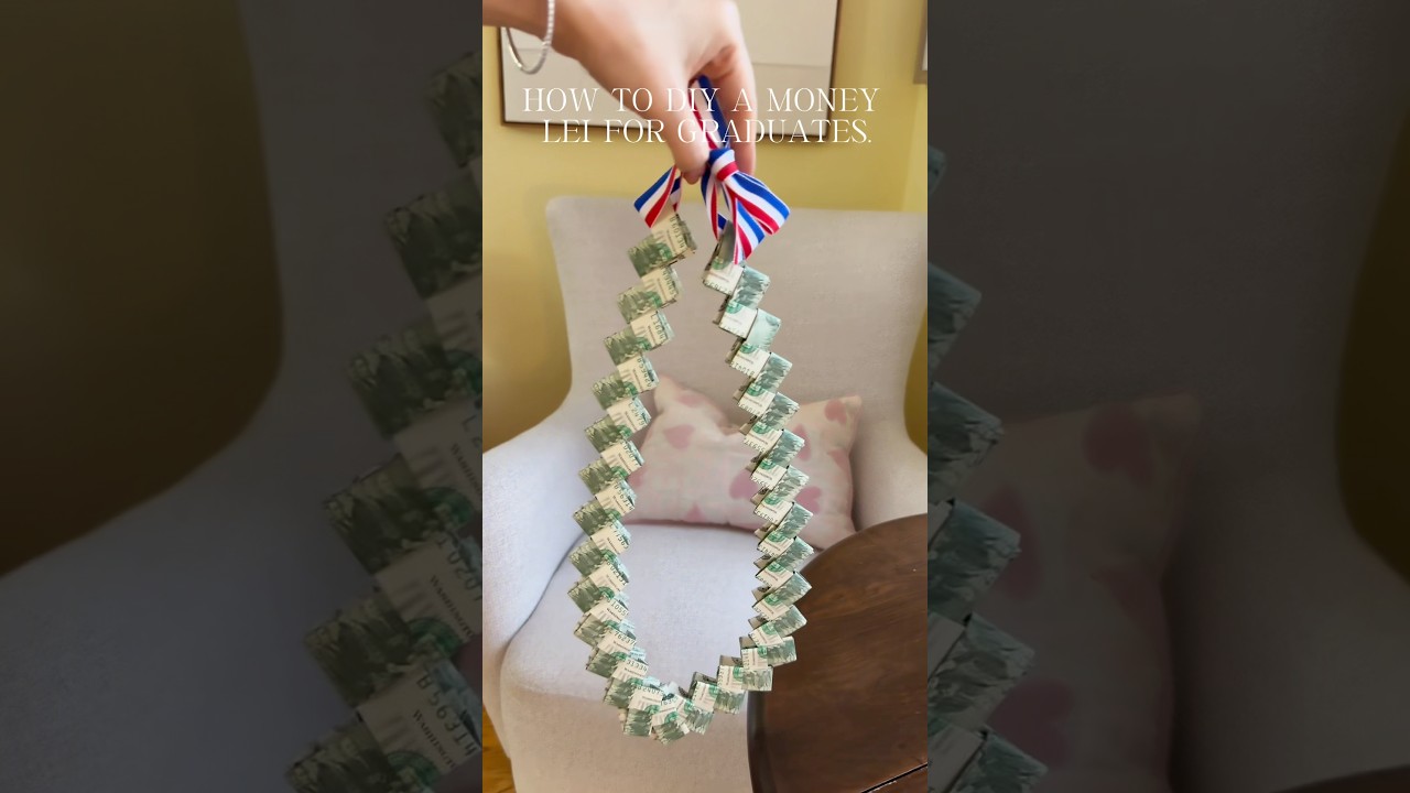 How to DIY a money lei for graduates #dollarbillorigami #diy #graduationgift #lei