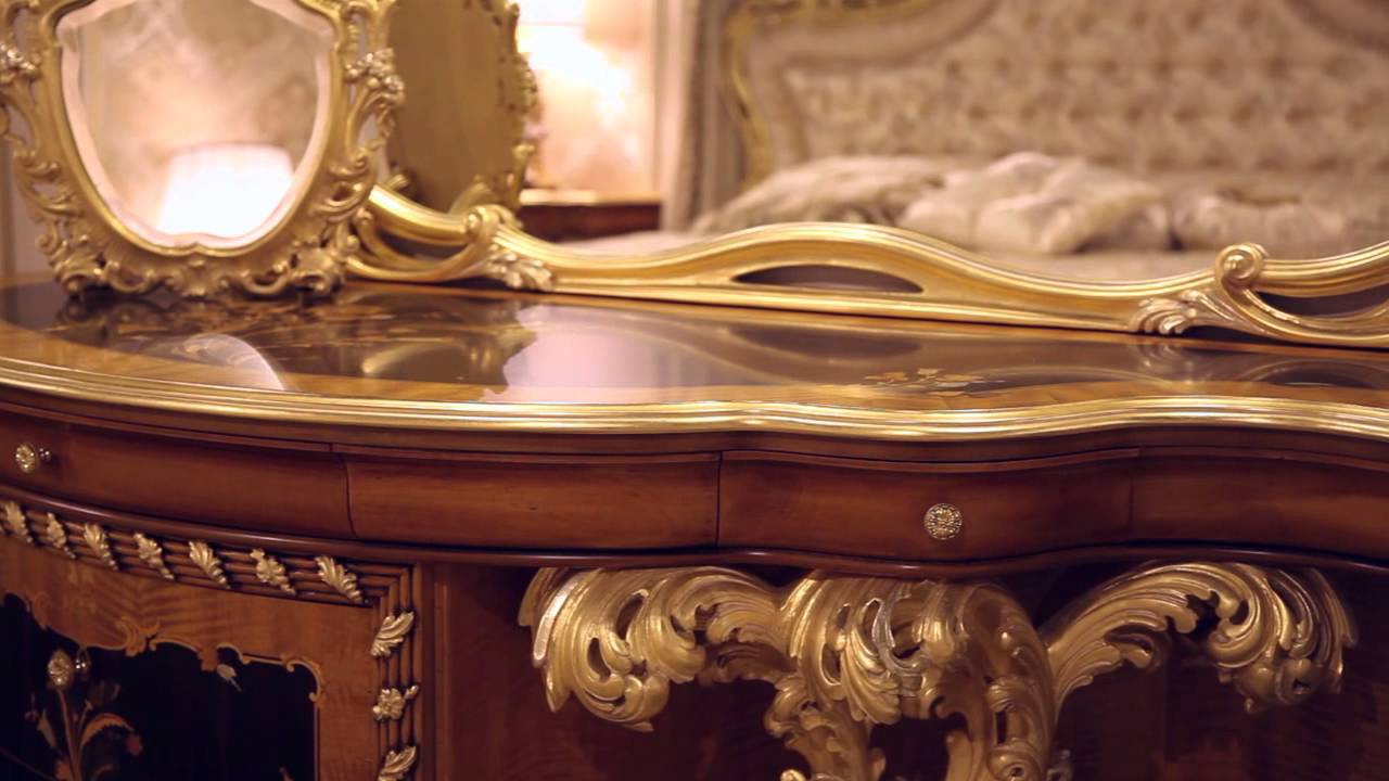 The luxury classic bedroom dresses the purest forms of the roman baroque