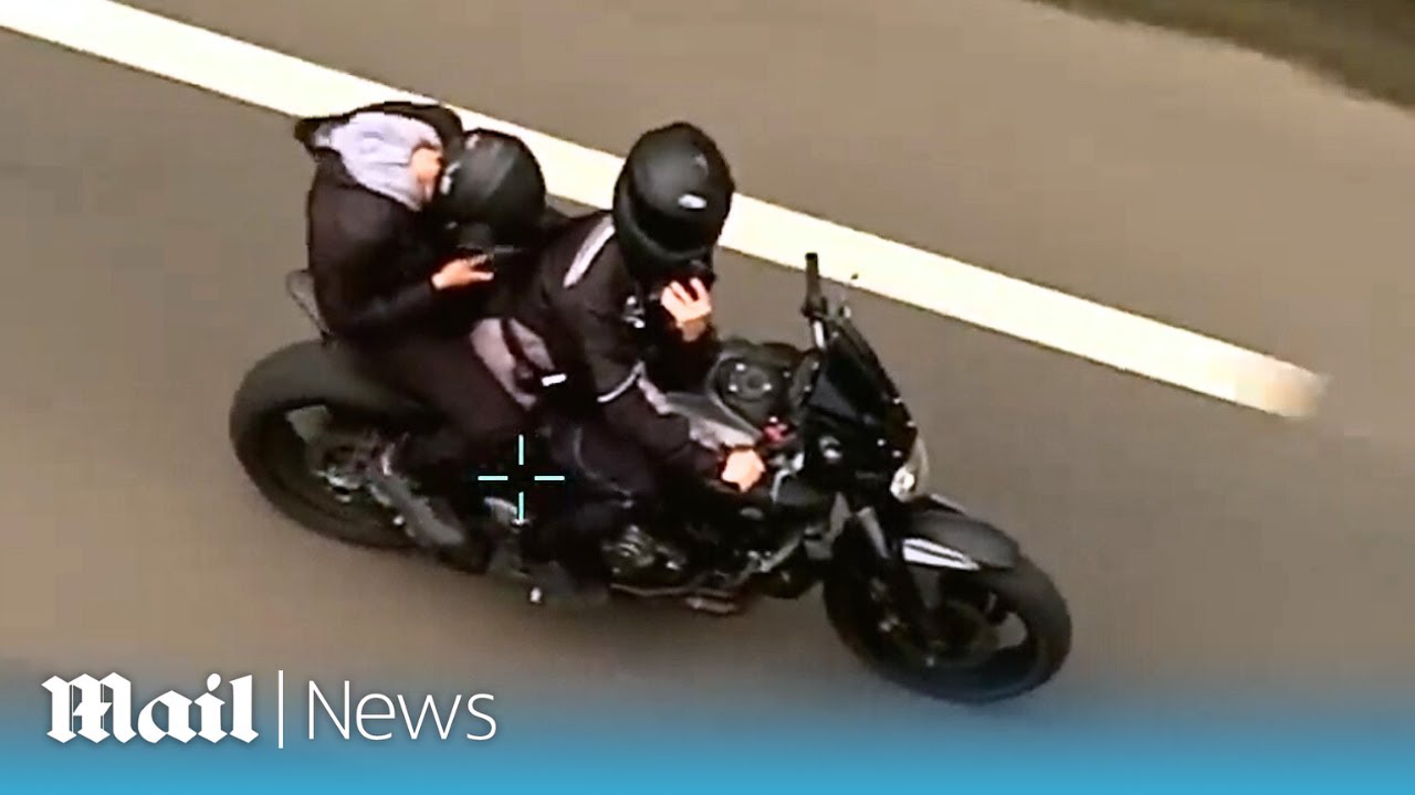 Двое мужчин попали в тюрьму после 90-минутной драки на мотоциклах на высокой скорости