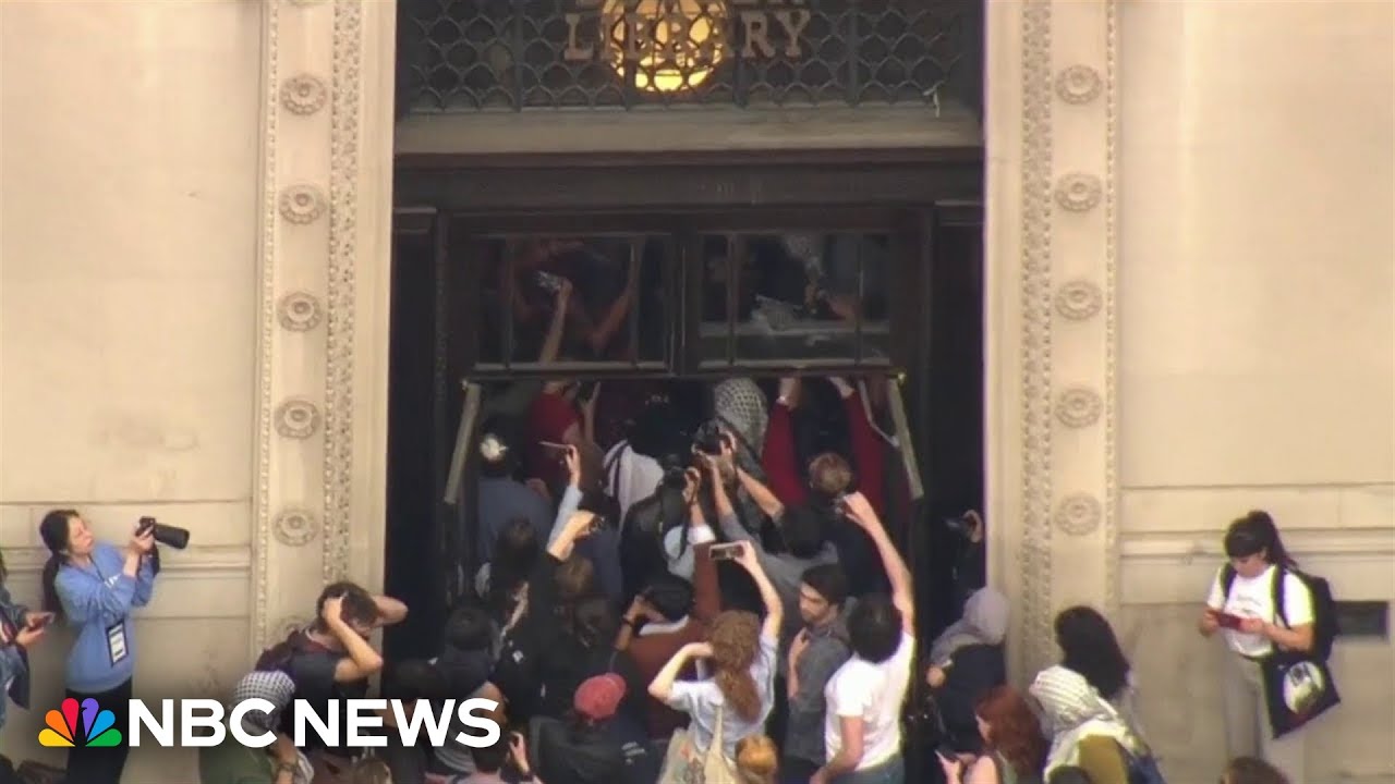 NYPD responds to protesters at Columbia University