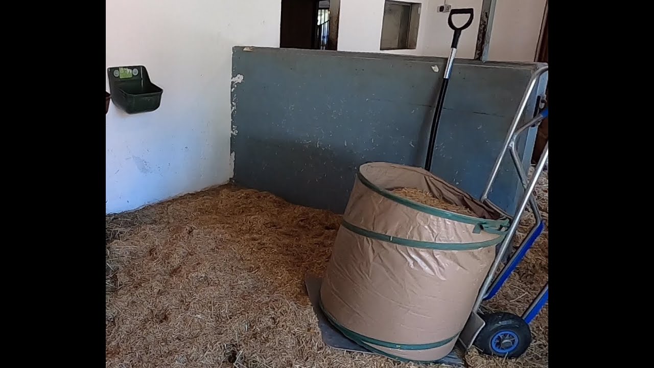Arbeitserleichterung bei dem Einstreuen von Boxen, neues Vom Weberhof