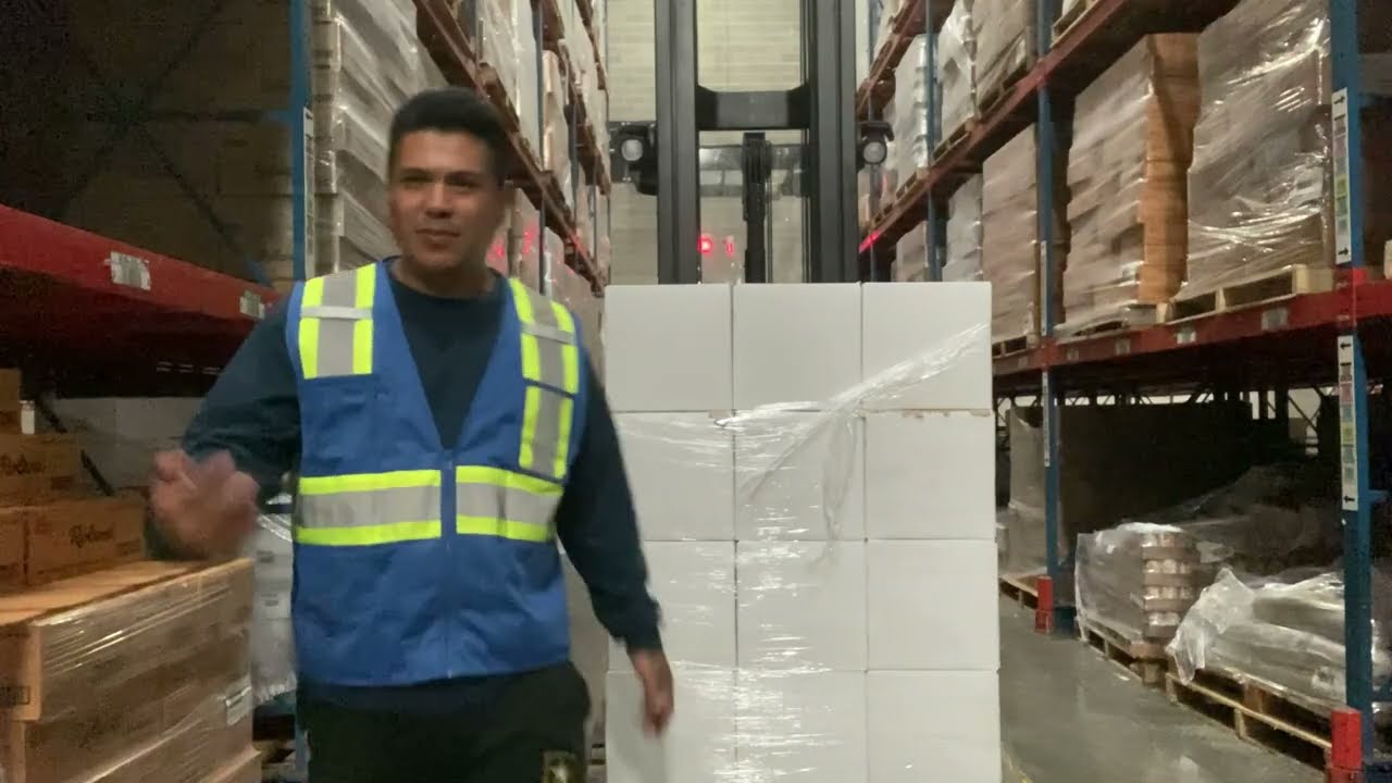 Como operar  un forklift crown  parado paso apaso  /How to Operate a Forklift crown Stand-Up
