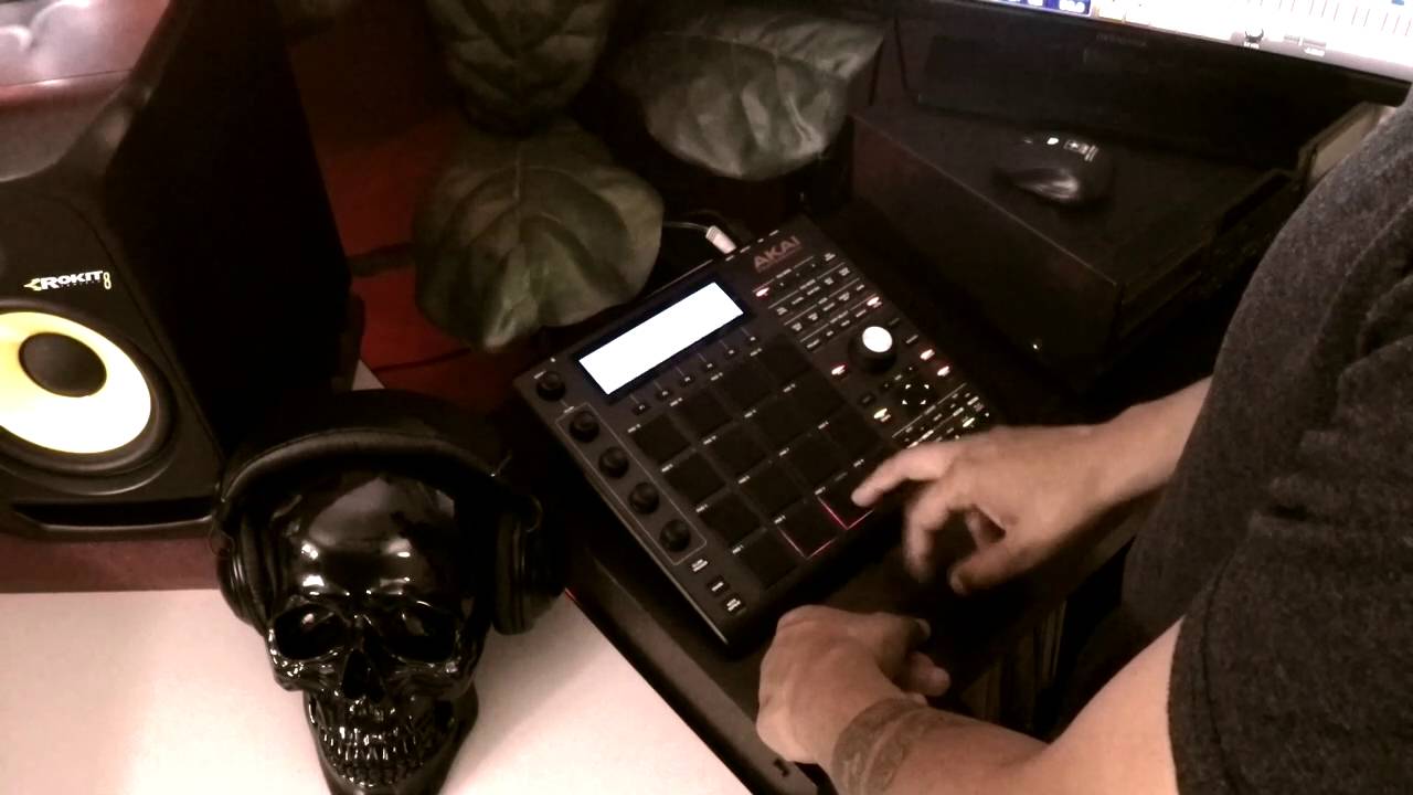 AKAI MPC STUDIO BLACK- OLD SCHOOL SAMPLING/808 DRUMS BEAT MAKING