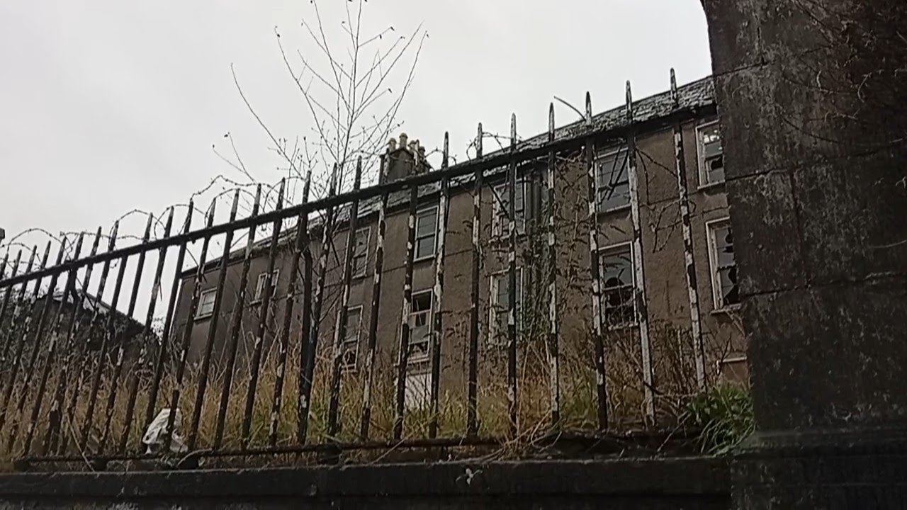 PARANORMAL ACTIVITY CAUGHT ON CAMERA WHILE ALONE IN  ABANDONED LUNATIC ASYLUM