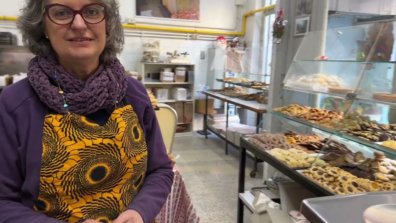 Lo storico biscottificio romano con un forno lungo 14 metri