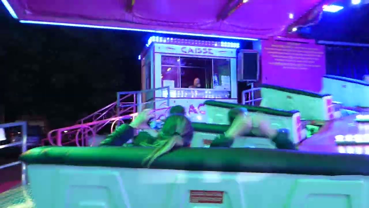 Chenille Galactika onride la nuit à Vitry-le-François