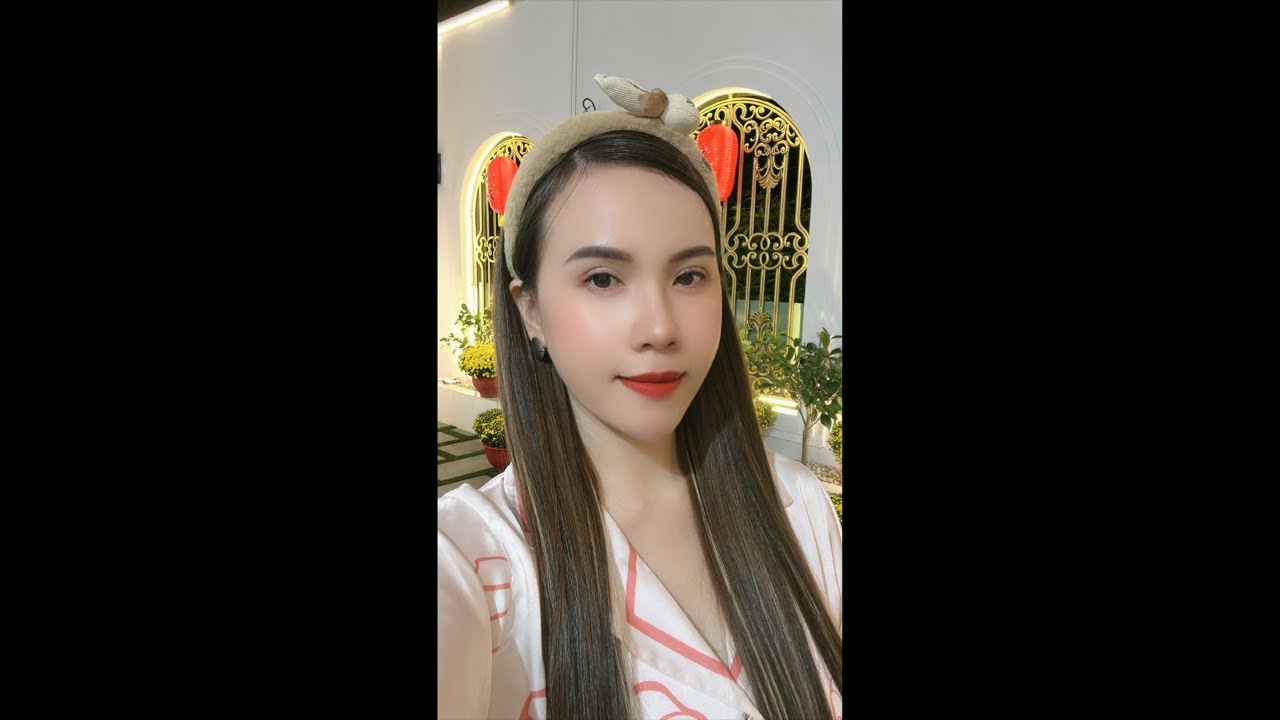 Kim Ngân đón tết lung linh