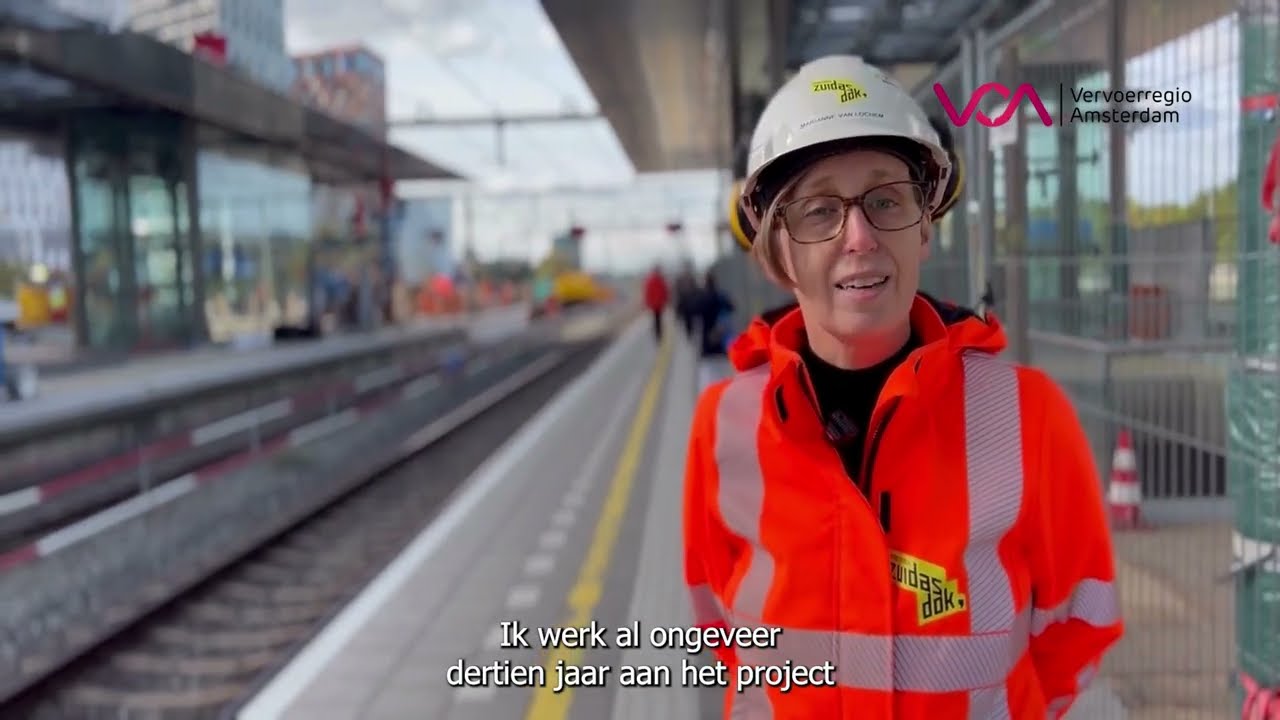 Nieuwe perronkap Amsterdam Zuid | Inhijsen boven de Brittenpassage