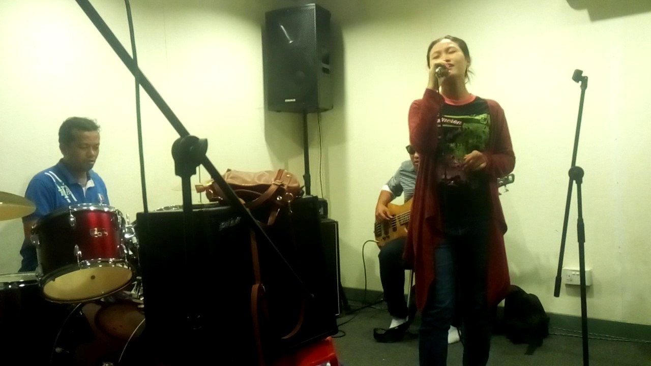 Nurul cover - Tenda Biru -  feat Retmelo buskers dalam studio