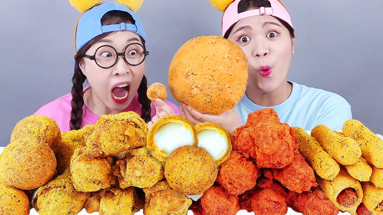 Bolinho gigante de frango frito com queijo Mukbang DONA
