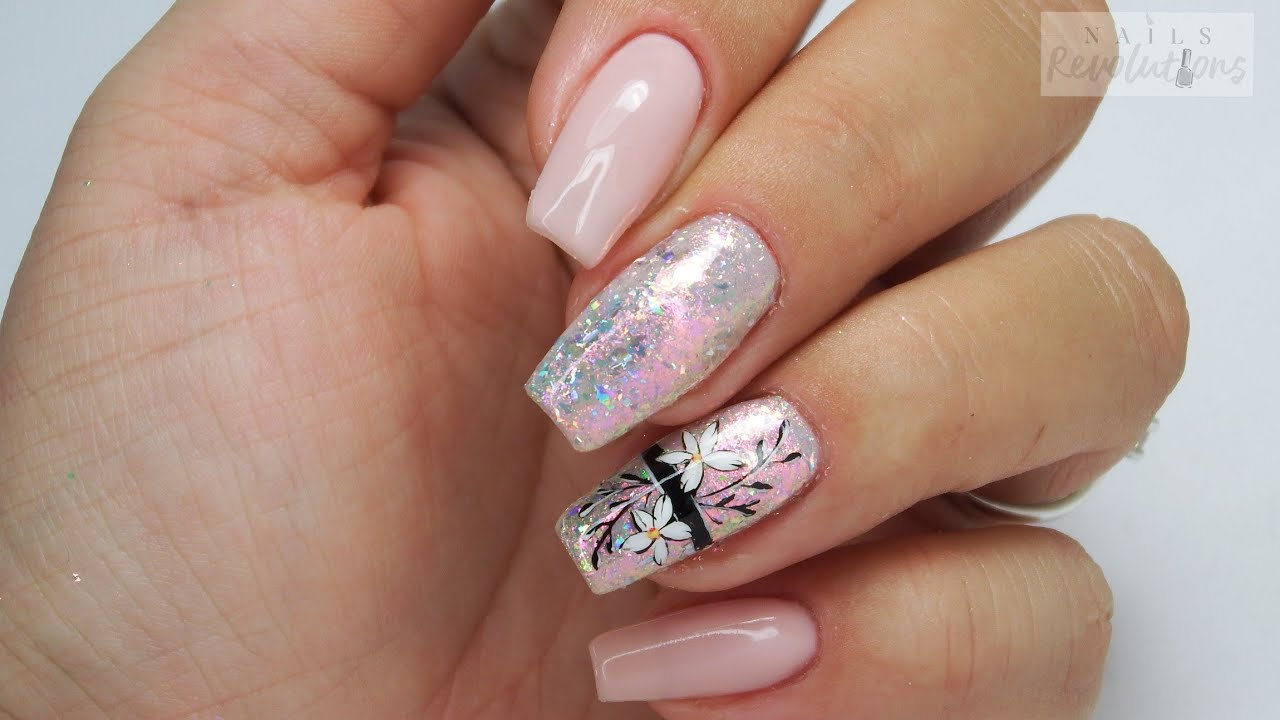 Flowers nails art / Charbonne