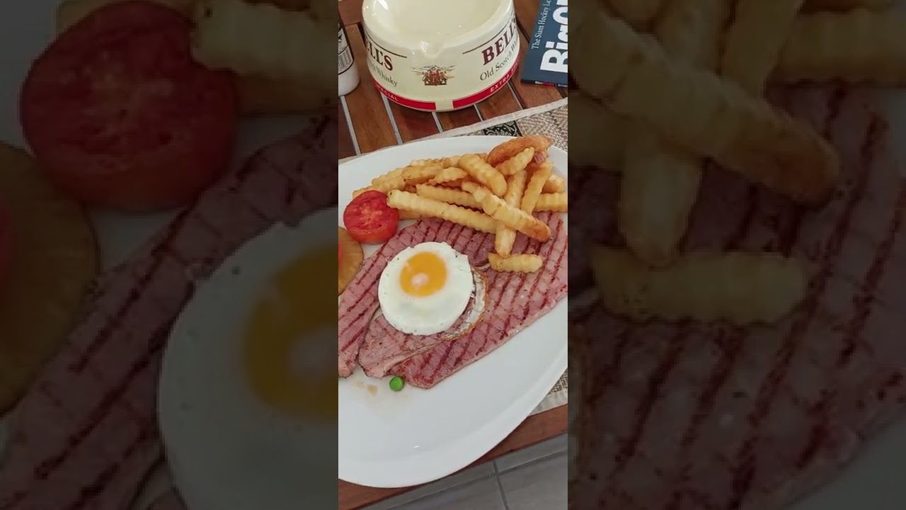 HAVING A GAMMON STEAK, EGG & CHIPS LUNCH AT THE GAVEL RESTUARANT IN FRONT OF COLLINGBOURNE AUCTIONS