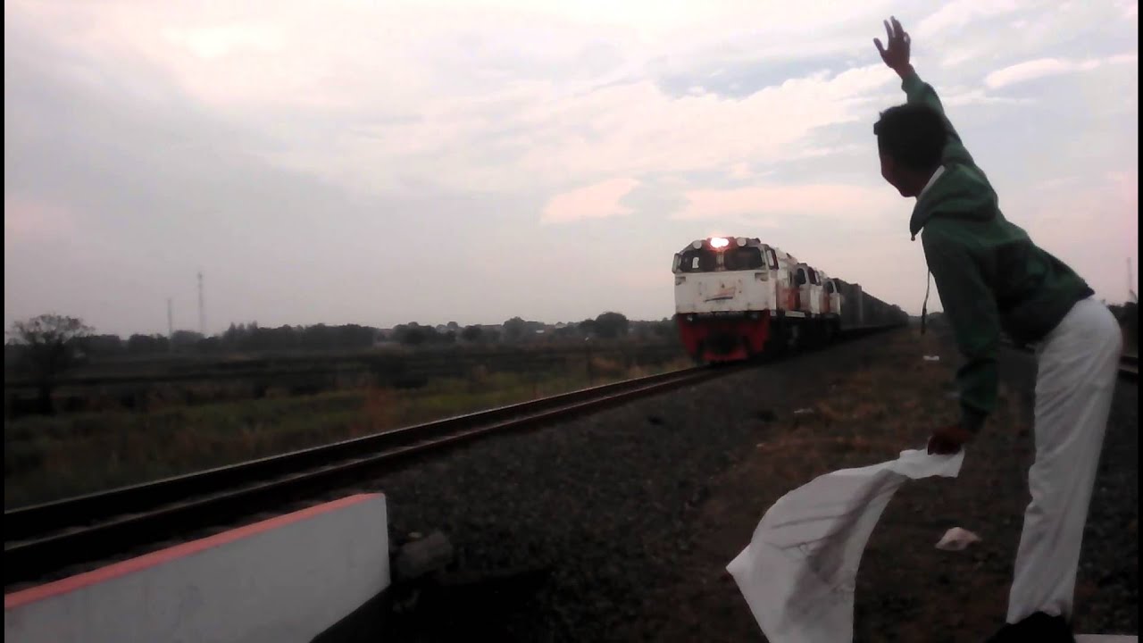 KA kontainer double traksi at hendrosari