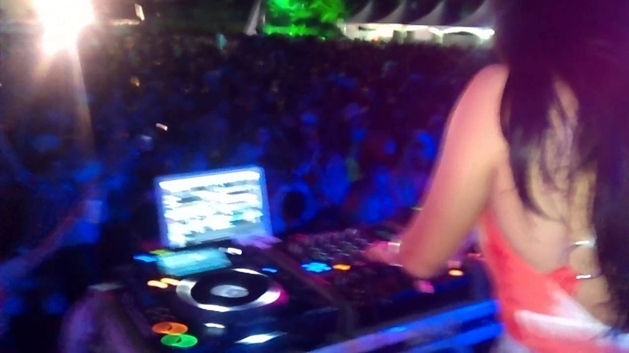 Dj Rafaella Bueno Spring Break Brasileiro (Porto Seguro-BA)- Chopada da Espuma
