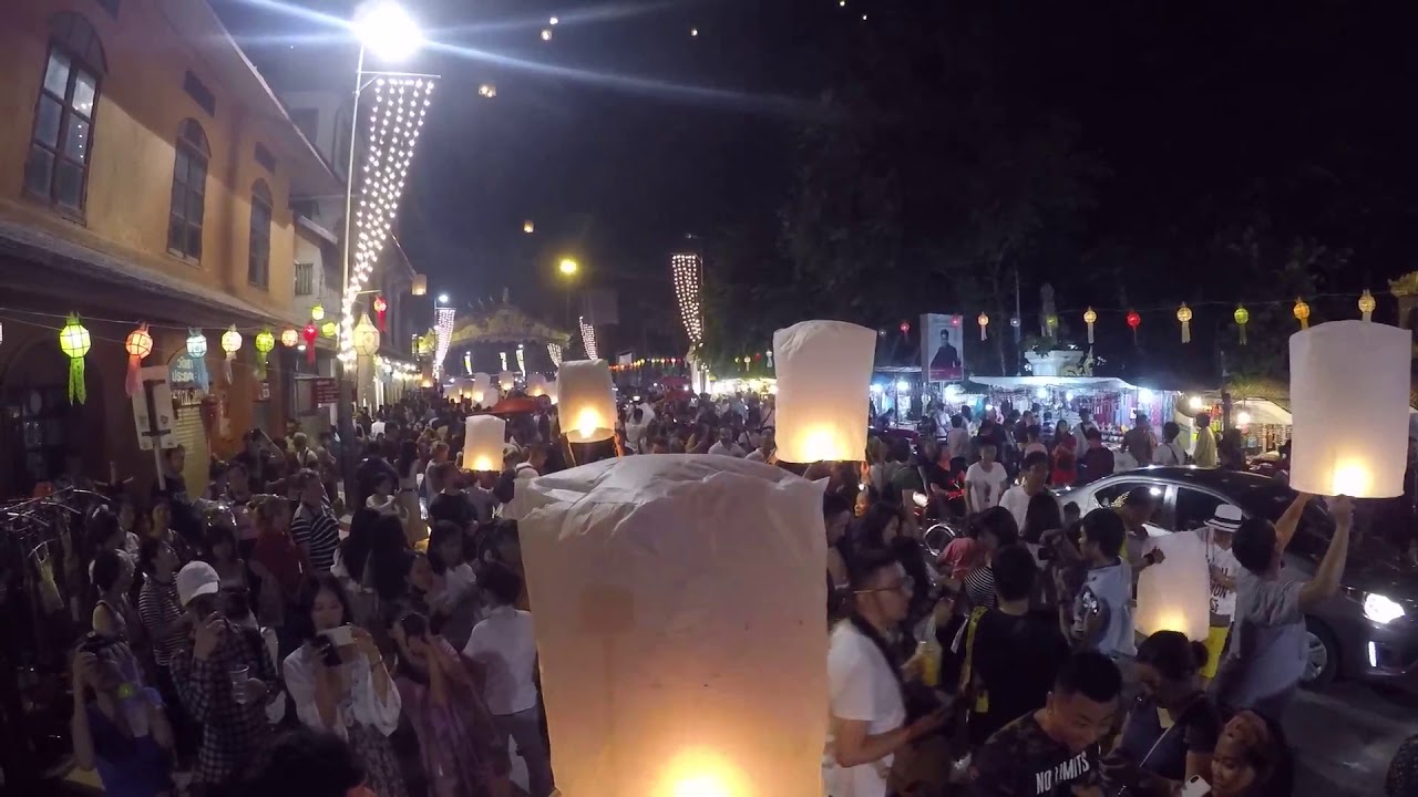 Chiang Mai Yi Peng - Lantern Festival - Nawarat Bridge - November 12th 2019