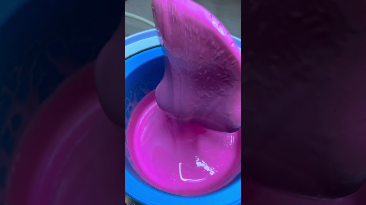 When the stick lifts and the wax starts dripping&hellip; so satisfying 😍 #waxmelts #satisfying #relaxing