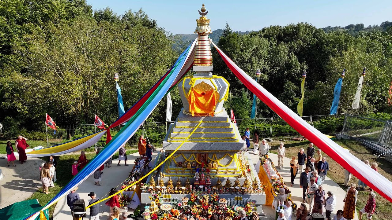Building The Great Stupa and Tsatsa production (short version)
