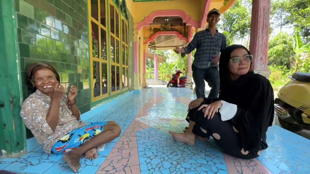 GOLEK JAMUR KARO CECE - akeh kayu ambrok untunge ora ngebruki omah‼️