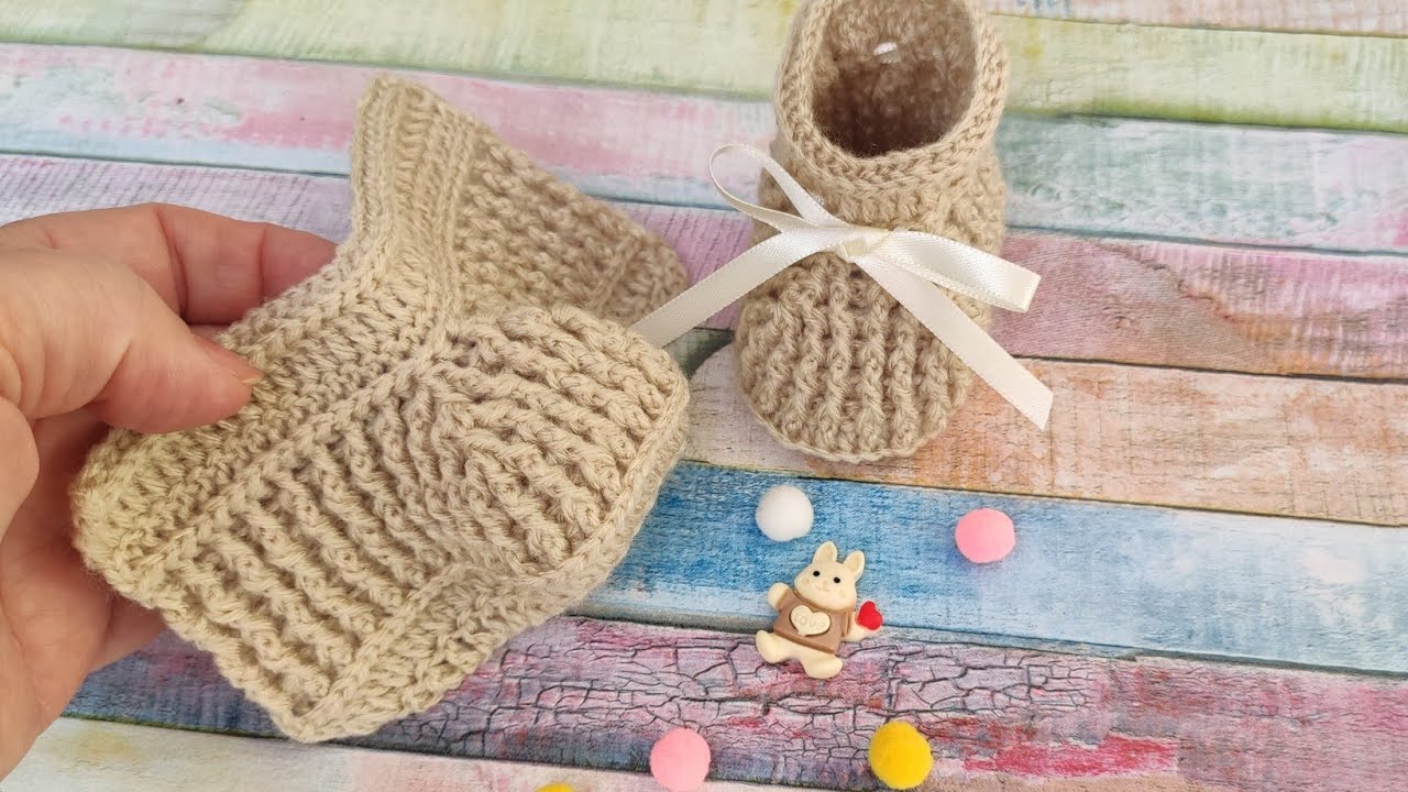 Belo sapatinho de crochê para bebê, modelo para menina ou menino 