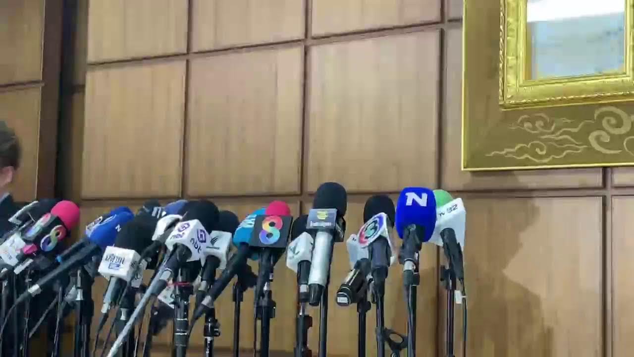 [LIVE]: ‘ตัวแทนพรรคประชาชน’ ยื่นเรื่องร้อง กกต. กรณีพบบัตรเลือกตั้ง ในกองขยะ จ.สมุทรปราการ