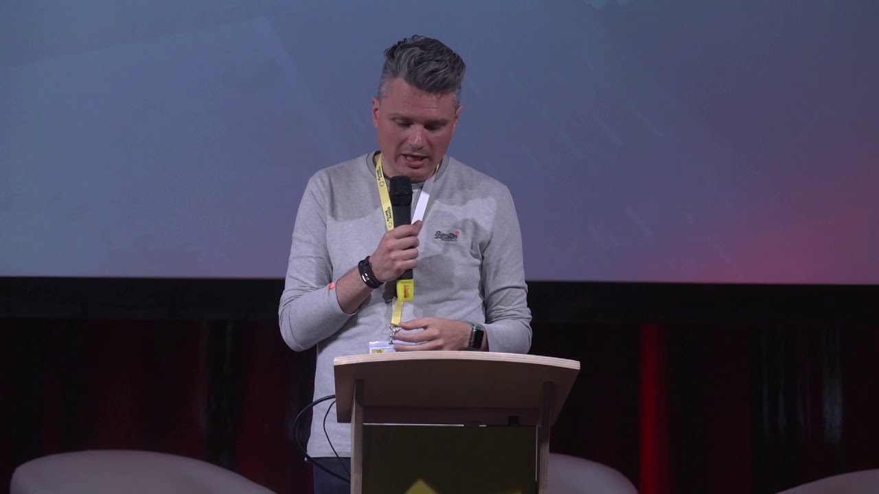 Game UX Summit '19 | Sven Charleer | Designing for audience: real-time esports dashboards
