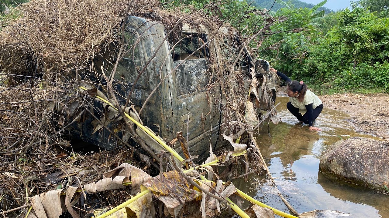 Girl restores 25-year-old pickup truck abandoned in stream for many years