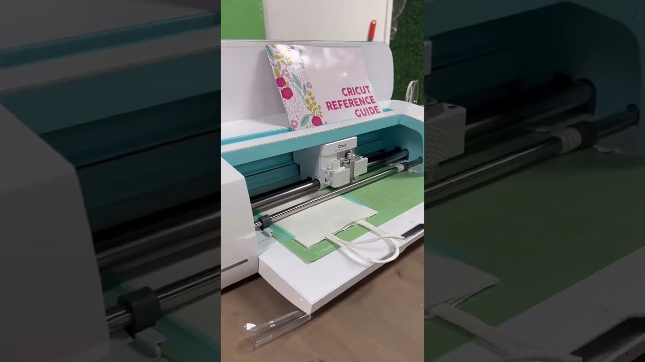 And just like that you have a custom gift bag with your Cricut! 😍 #cricut #cricutmade #cricutpen