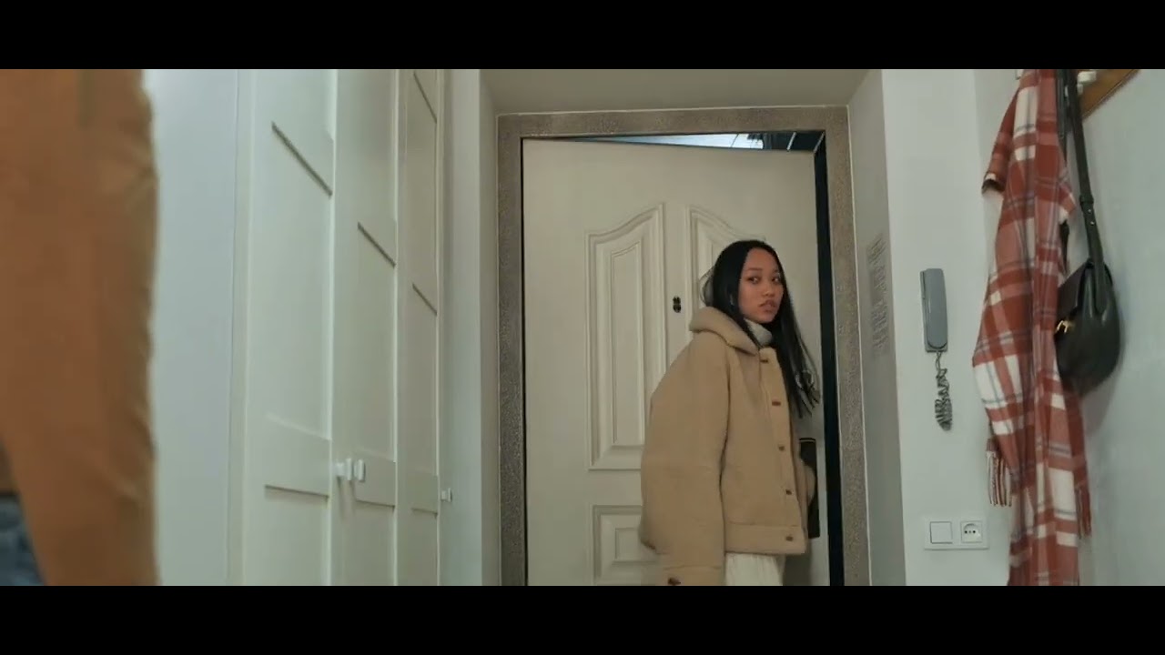 Andreas Kraemer presents AuraWave x Junk Project - Run (Official Video)