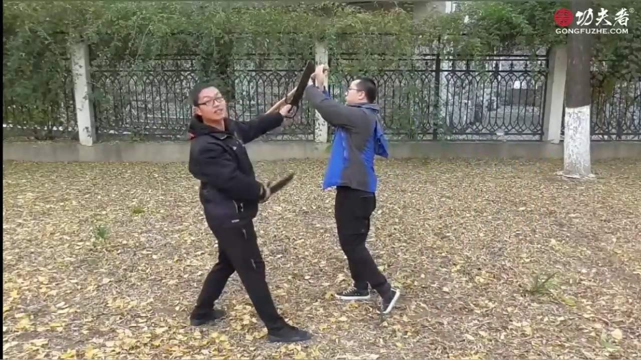 单刀看手，双刀看走