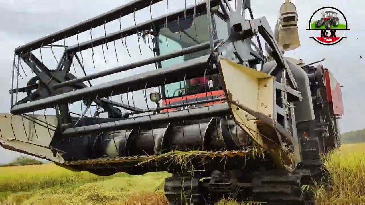 Kubota DC 93G Cabin Rice Harvester Machine, Japan Technology Machine freelance in Cambodia