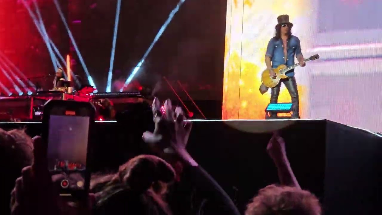 Guns n' Roses 2023 BST Hyde Park - Don't Cry and Paradise City Encore
