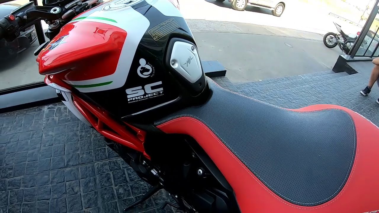 MV AGUSTA DRAGSTER 800 RC Y BRUTALE 800 RC. WALKARRAUND. proximamente review completo y test.