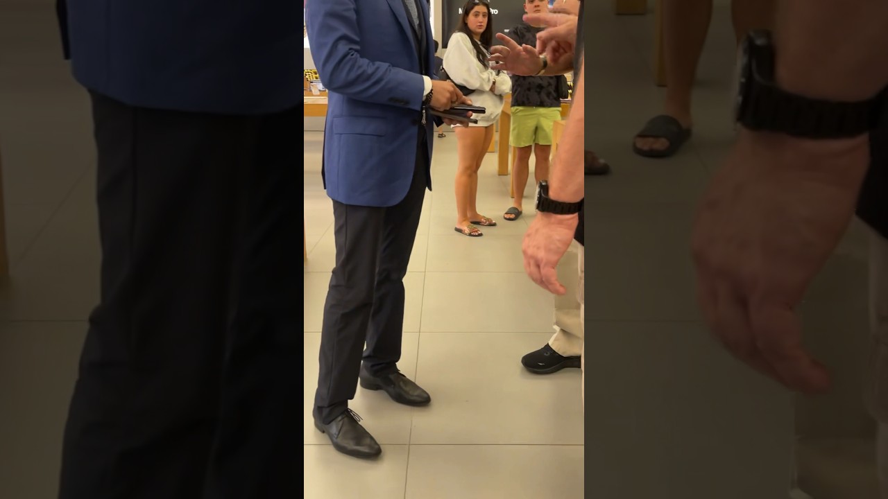 ANGRY CUSTOMER @ APPLE STORE #poorservice #watch #viral #security #raging #florida #trending #shorts