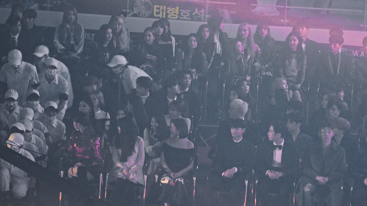 BTS (방탄소년단) 백댄서가 신기한 트와이스(Twice) @181128 AAA[ 4k Fancam/직캠]