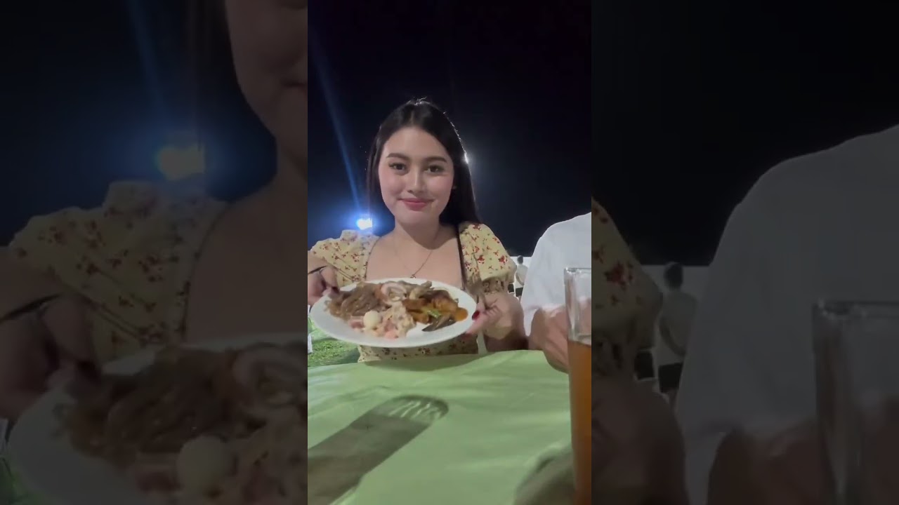 Nanalo ako ng pang kabuhayan showcase! 😭 sino gusto?