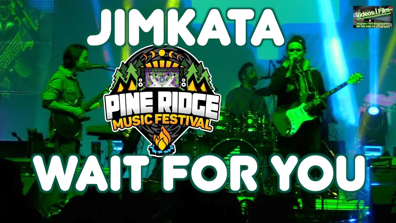 Джимката исполняет песню Wait For You на концерте.