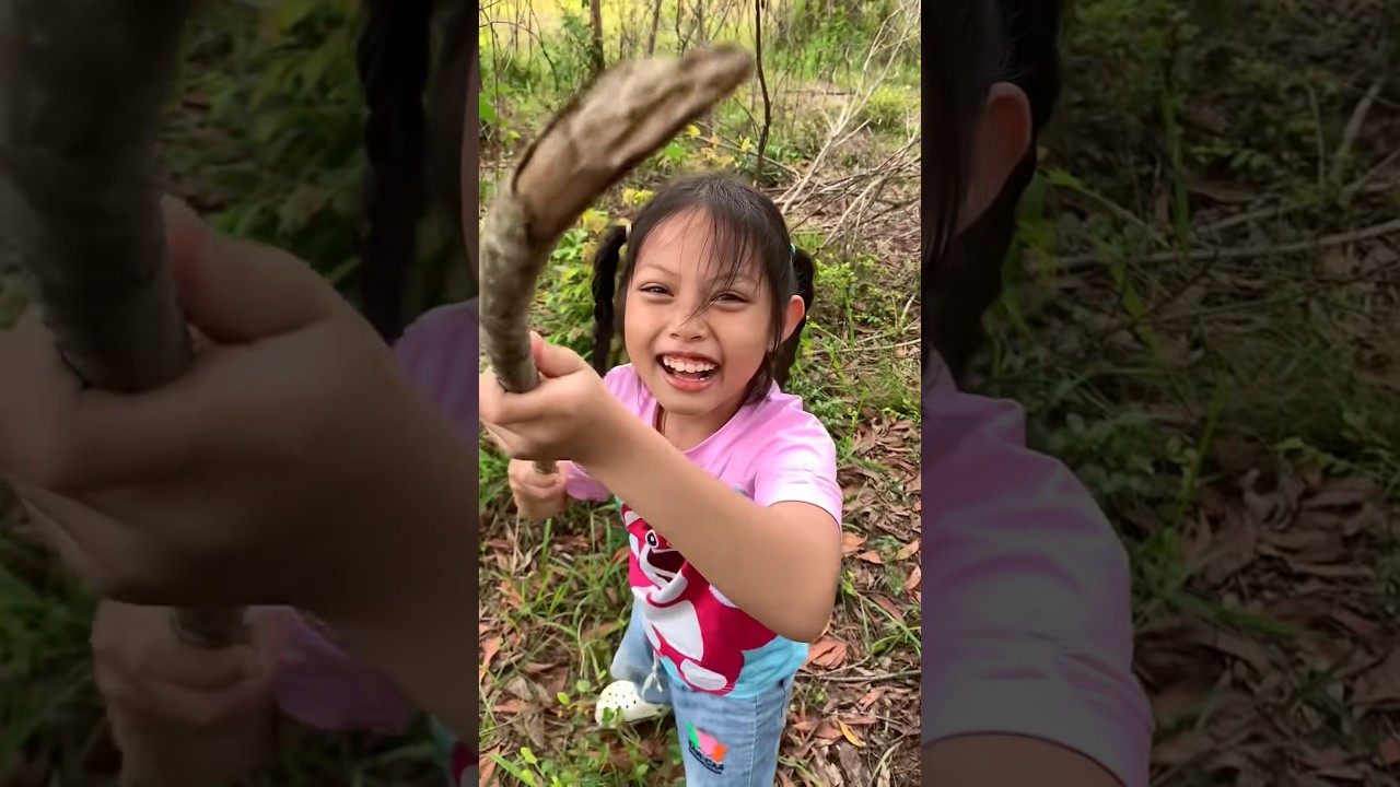 Survival Skills: Angry mum with ants  #survival​ #bushcraft​ #camping​ #useful​