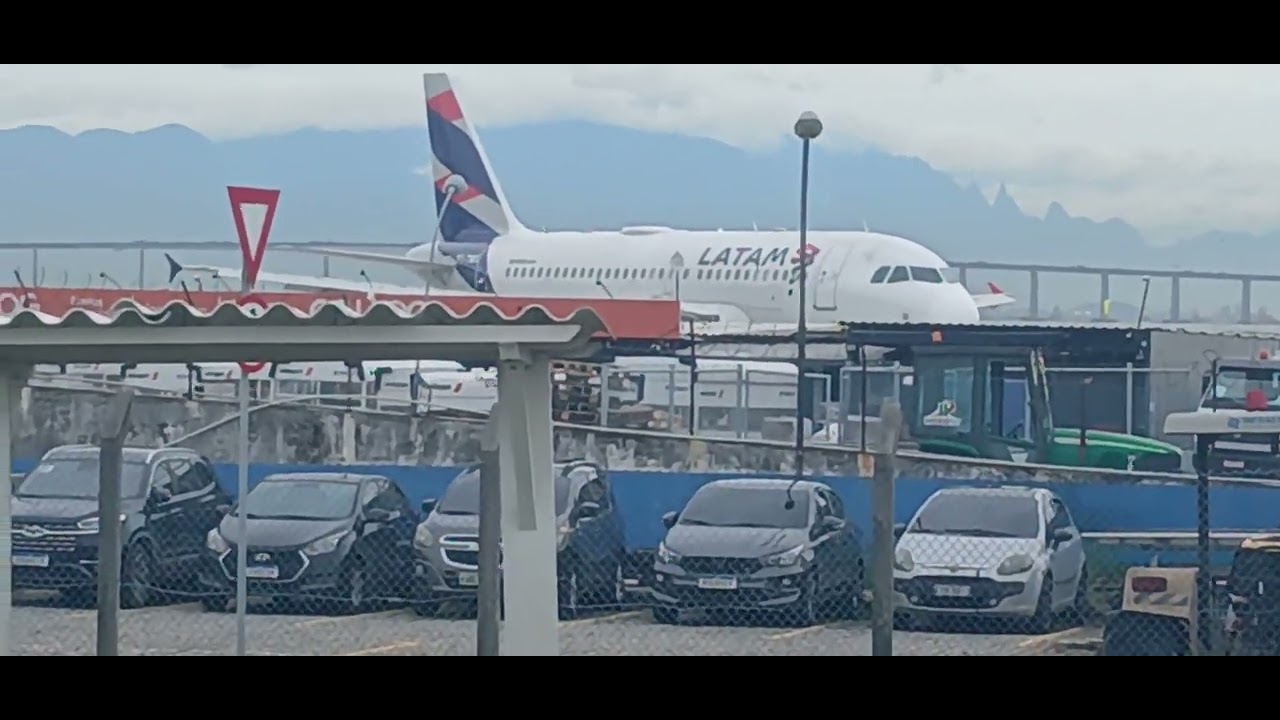 2×azul 2×gol governo latam decolsndo azul bi motor jato helecoptero gol aproximsndo pra pouso 