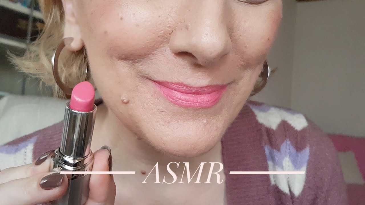 Lipstick aplication/nanošenje ruževa/