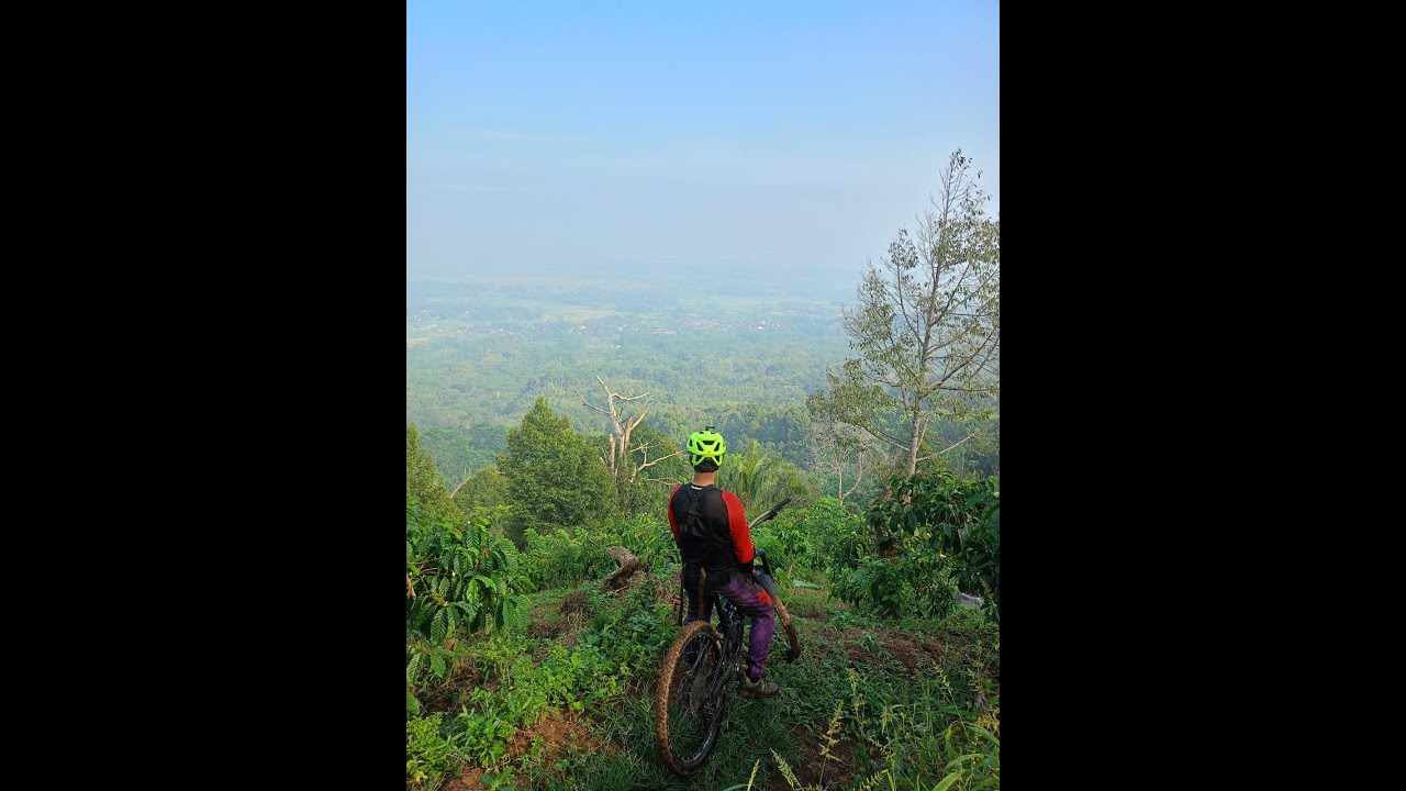 Canyon Spectral vs. Santa Cruz Hightower in Enduro Trails Gunung Mayang Jember