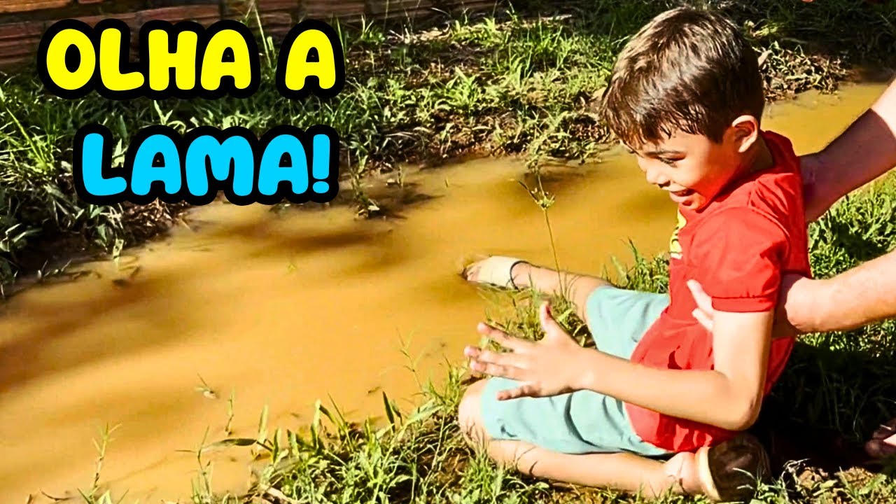 Olha a Lama! Caí Jogando Futebol Com o Papai ⚽😂