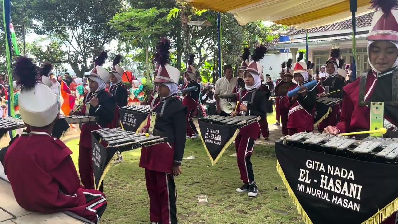 Drum band dari MI Nurul Hasan Gunung pandak!
