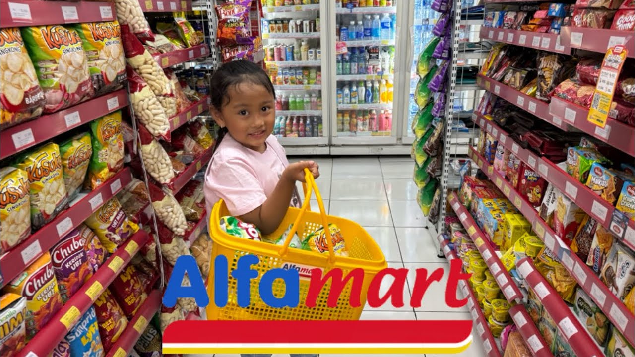 Kakak Safa Jajan Cemilan Lagi di Mini Market 