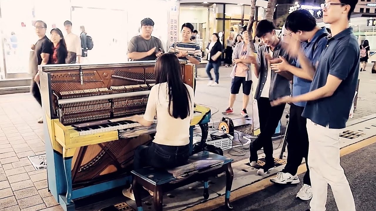 Ремесленники хлопают - Турецкий Марш (Моцарт) Улица Piano Live