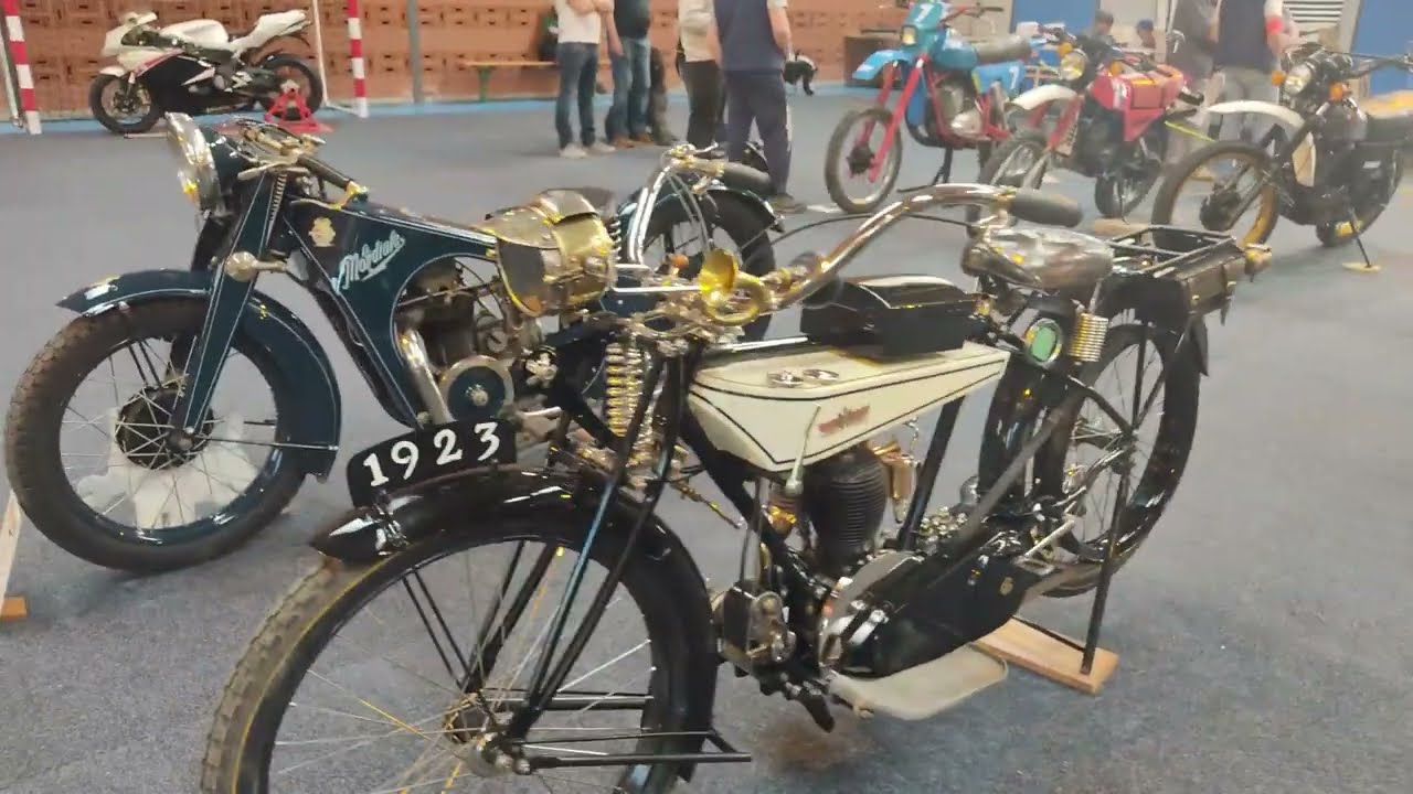 exposition moto ancienne organisé par l'association AMAC à Guînes avril 2022