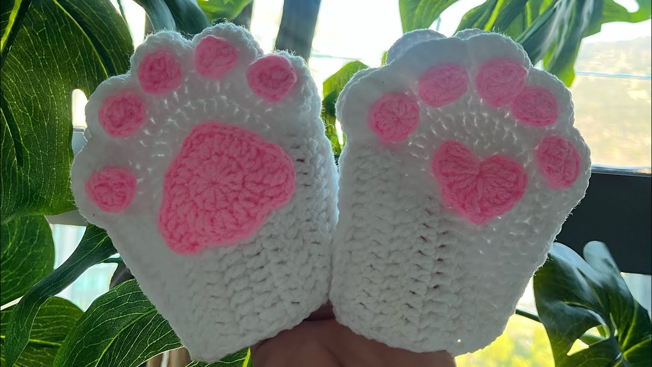 Crochet cat gloves 😻