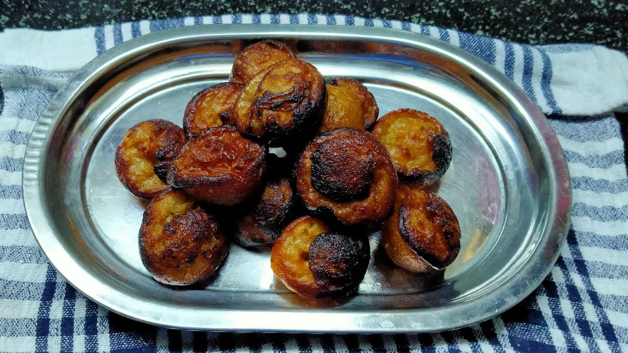 Godu Appo (ಸಿಹಿ ಪಡ್ಡು, गोड आप्पे,  Sweet Coconut Jaggery Dumplings) - Konkani